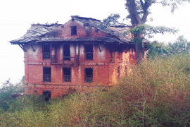 बसाइँसराइले रित्तिंदो पहाड