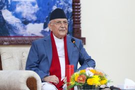 भारत भ्रमणमा जाँदै प्रधानमन्त्री ओली