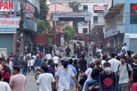 भरतपुर महानगरपालिका तोडफोडको प्रयास,प्रहरीद्वारा अश्रुग्यास प्रहार,केही घाइते