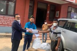 पोखरेलको समन्वयमा स्वास्थ्य सामग्री हस्तान्तरण