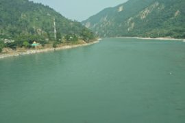 कर्णालीमा ट्रीपर खस्यो ,  क्वारेण्टाइन जान लागेका ३० बेपत्ता