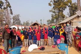 बालबालिकालाई न्यानो कपडा वितरण
