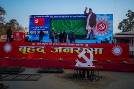 ‘हाइटेक’ मन्चमा ओलीको आमसभा