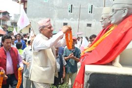 भरतपुरका मेयर उम्मेदवार सुवेदीले मदन–आश्रित र वीपीको सालिकमा माल्यार्पण गरे, सहिद परिवारलाई सम्मान गरे