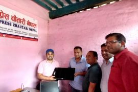 प्रेस चौतारी चितवनलाई कम्प्युटर हस्तान्तरण