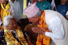 लालमतिको आर्शिवाद लिदै सुवेदी, यसैगरी हाँस्दै आउनु छोरा