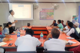 काठमाडौं १६ का वडाध्यक्ष मुकुन्द रिजालले आफै फोहोर उठाएर खोलामा फाल्दा समस्या–मन्त्री झाँक्री