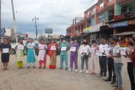 सरिता तिवारीको पक्षमा चितवनमा प्रदर्शन