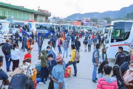 काठमाडौंमा यात्रुलाई टिकटमा ठगी गर्ने ३३ जना पक्राउ