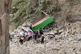 नारायणगढ-मुग्लिन सडकको तीन नम्बर पुलबाट ट्रक खस्यो, एकको मृत्यु