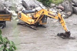 चितवनको राप्ती नगरपालिकामा नदीजन्य पदार्थको मनपरी उत्खनन्