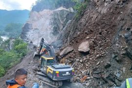 नारायणगढ–मुग्लिन सडक दुईतर्फी नै अवरुद्ध