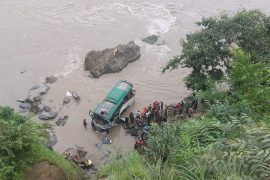 त्रिशूलीमा बस खस्दा ८ जनाको मृत्यु