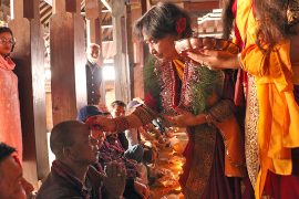 काष्ठमण्डपमा अञ्जली दिदीले लगाइदिइन् २०० जनालाई भाइटीका