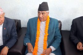 चितवन आएर सभापति देउवाले भनेः गणतन्त्रको विकल्प छैन