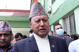 वीर अस्पतालमा तालाबन्दी गरे आफैँ आएर खोल्छु: स्वास्थ्यमन्त्री बस्नेत