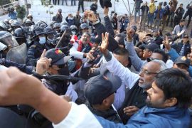 निषेधित क्षेत्र तोड्न खोज्दा प्रहरीसँग घम्साघम्सी
