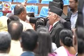 संसदमा मुडभेडको अवस्था, कांग्रेस र एमाले सांसदबीच धकेलाधकेल