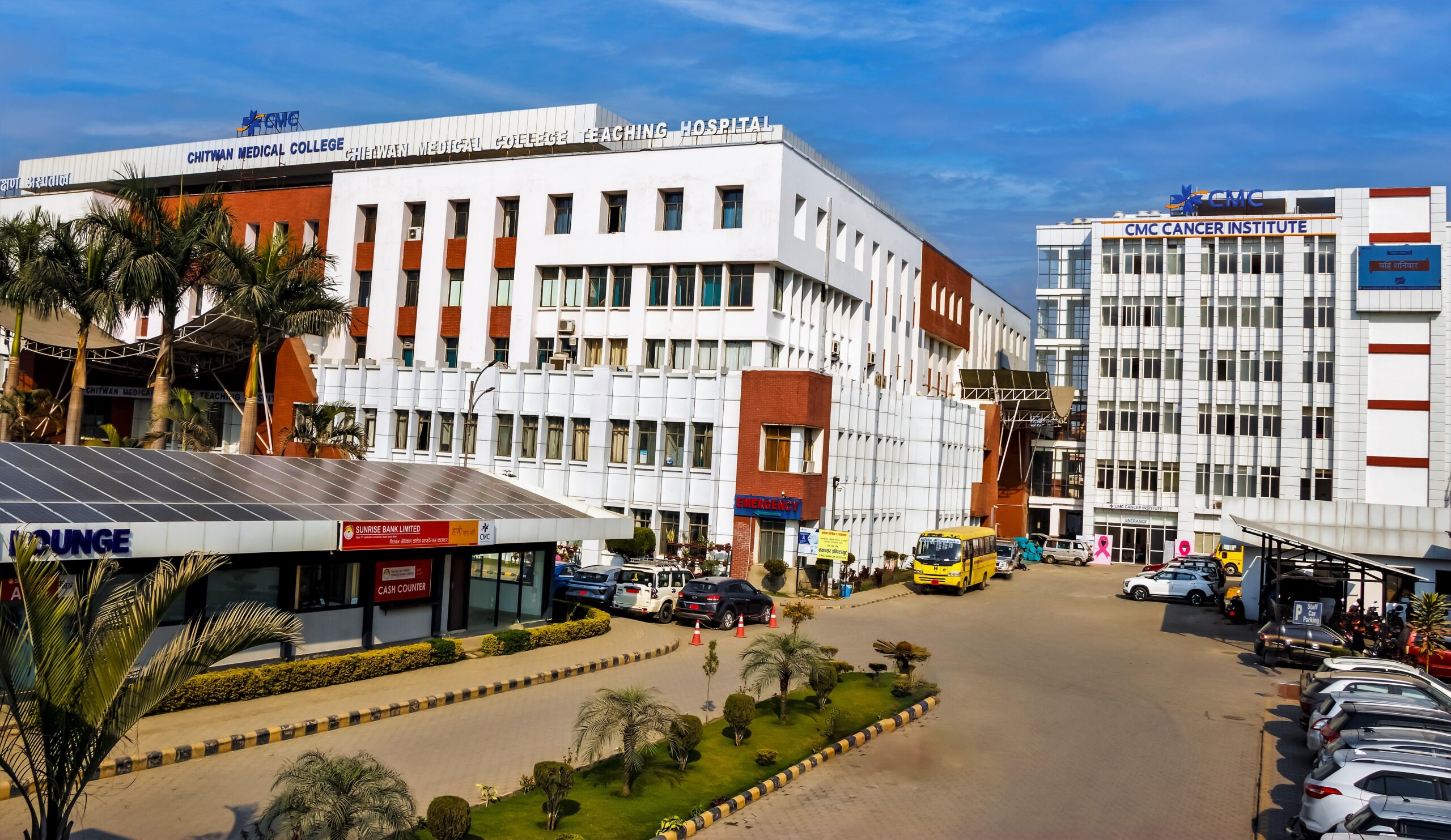 चितवन मेडिकल कलेजमा ‘रोबोटिक सर्जरी’ सेवा सुरु, के रोबोटले नै सबै शल्यक्रिया गर्छ ?