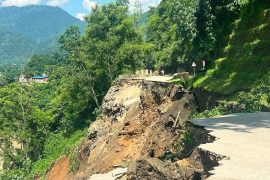बाढीले भासिएपछि अवरुद्ध कृष्णभीरको सडक तीन दिनभित्र सञ्चालनमा ल्याइने